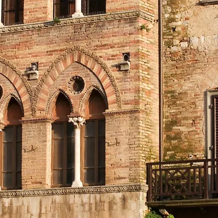 فيلة Palazzo Tortoli سان جيمينيانو